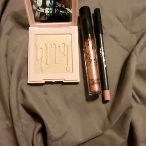 In with the new kylie lipliner and metal lipstick